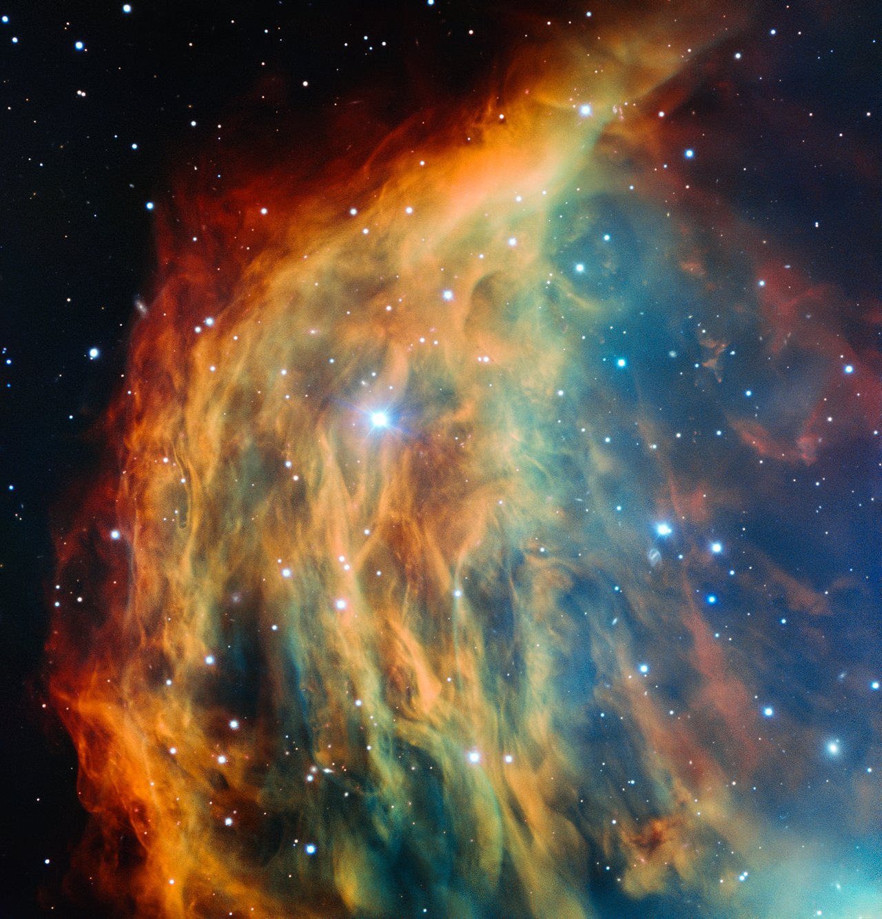 El Very Large Telescope de ESO, en Chile, ha captado la imagen más detallada jamás tomada de la nebulosa Medusa (también conocida como Abell 21 y Sharpless 2-274). Las estrellas que se encuentran en el corazón de esta nebulosa ya iniciaron su transición hacia la jubilación, arrojando sus capas externas al espacio y formando esta colorida nube. La imagen augura el destino final del Sol, el cual, finalmente, también se convertirá en un objeto de este tipo.