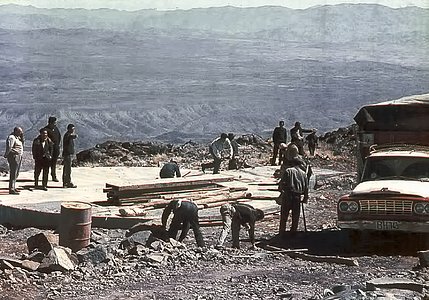 The arrival of the ESO 1-metre telescope