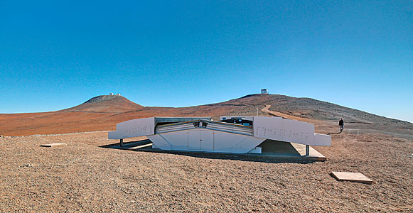 The Next-Generation Transit Survey (NGTS) at Paranal