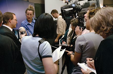 Journalist at ESO's VLT first light press conference