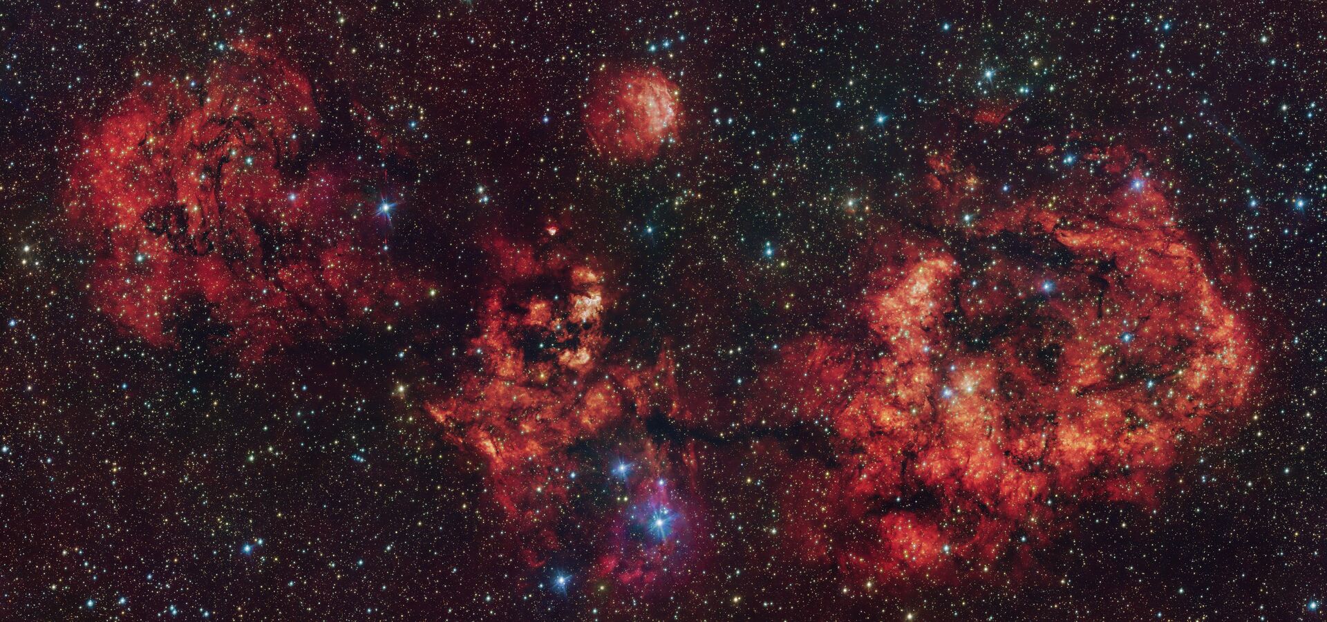 The RCW 94/95 nebulae in visible and infrared light