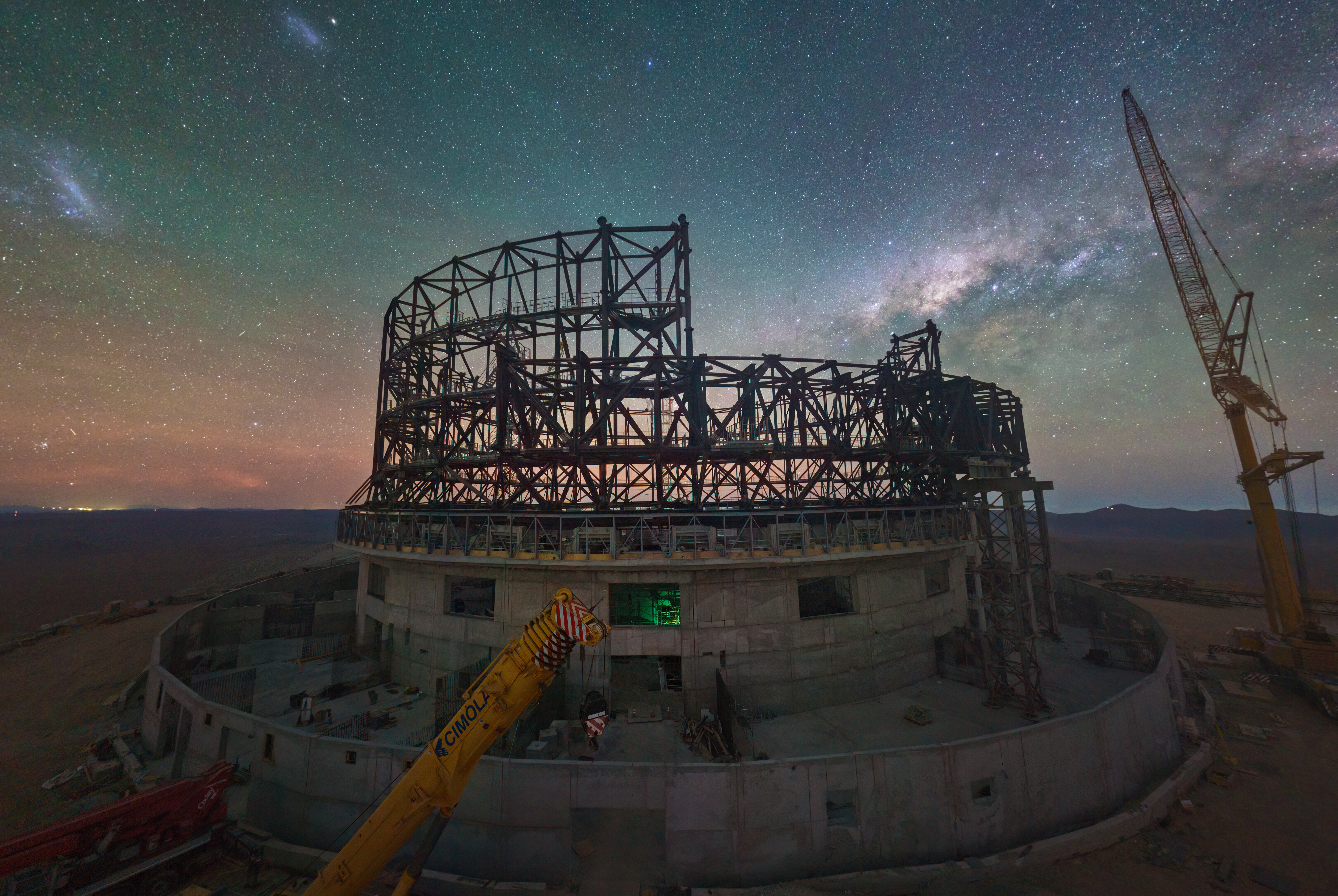 Extrémně velký dalekohled (ELT) na Cerro Armazones: Konstrukce 39metrového zrcadla a nová éra pozemní astronomie