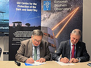 IAU CPS en ESO tekenen een overeenkomst