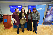 Niñas Pro recibiendo premio “Universo STEM”
