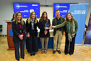INACAP Mujeres STEM recibiendo premio “Universo STEM”