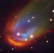 Image prise par le VLT d'une étoile morte créant une onde de choc alors qu'elle se déplace dans l'espace