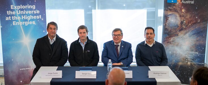 Des représentants de l'ESO et des entreprises chiliennes signent le contrat CTAO-Sud