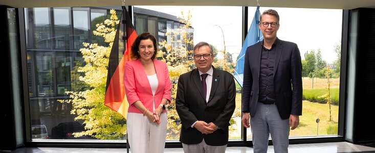 Federal Minister Bär and State Minister Blume during their visit to ESO