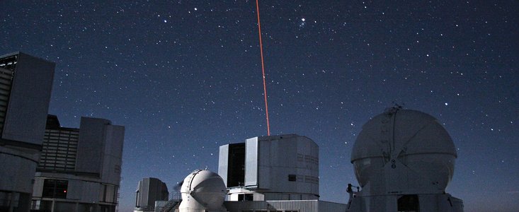 Ein künstlicher Stern über dem Paranal