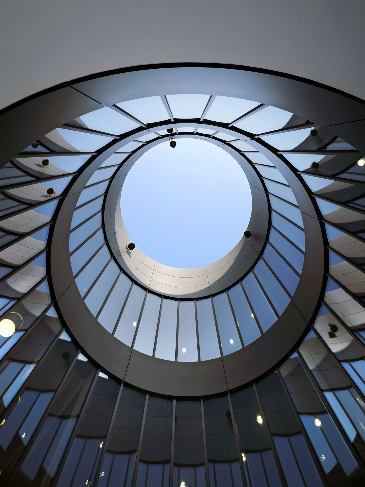 Courtyards and telescopes | ESO