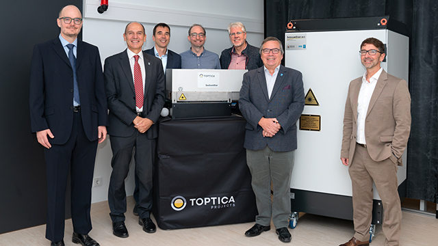 Group photo of the ceremony celebrating the completion of laser sources