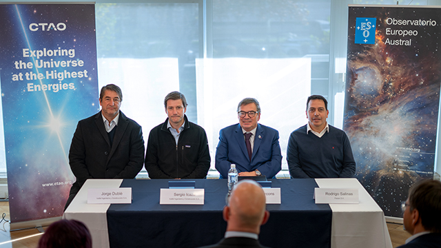 Representatives from ESO and Chilean companies sign CTAO-South contract