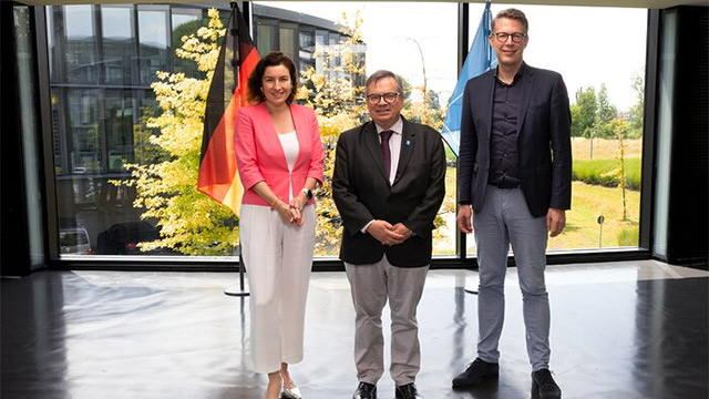Bundesministerin Bär und Staatsminister Blume während ihres Besuchs bei der ESO