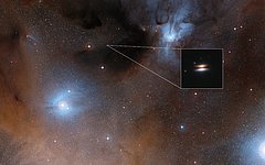 The Flying Saucer protoplanetary disc around 2MASS J16281370-2431391