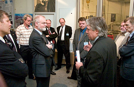 Claus Madsen guiding Danish industrialists through ESO HQ laboratories