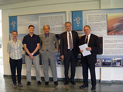 Danish Minister for Education, Mr. Bertel Haarder, at ESO's Vitacura office