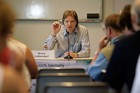 Bruno Leibundgut speaking at ESO EIROforum press conference