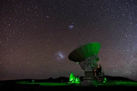 Magellanic Clouds arch over ALMA