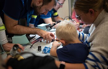 Soldering at the ESO Open House Day 2024