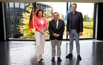 German Federal Minister of Research, Technology and Space and Bavarian State Minister for Science and the Arts visit ESO Headquarters