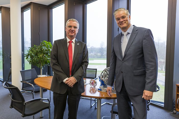 Garching mayor and the ESO Director General