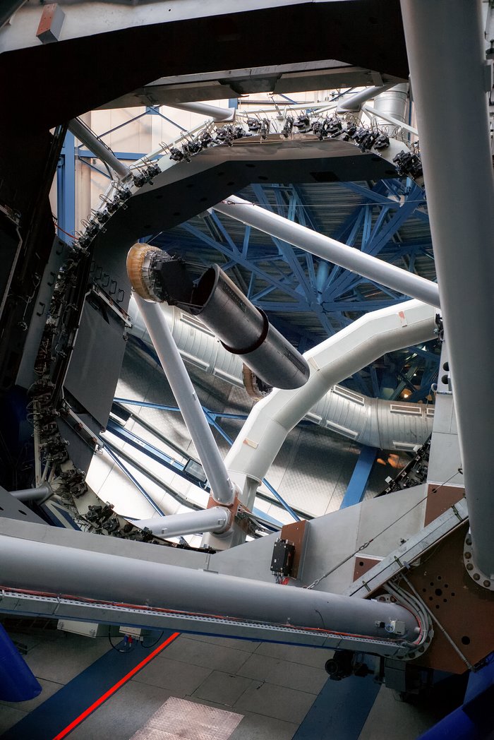 Mirror and internal structure of UT3 