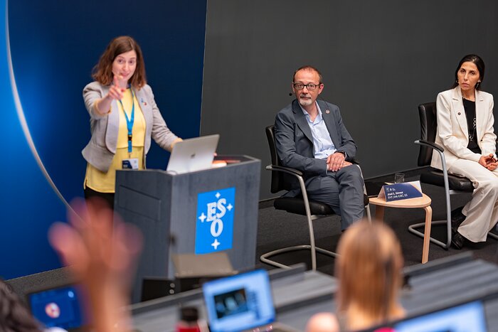 ESO Media Manager moderates questions at the EHT press conference