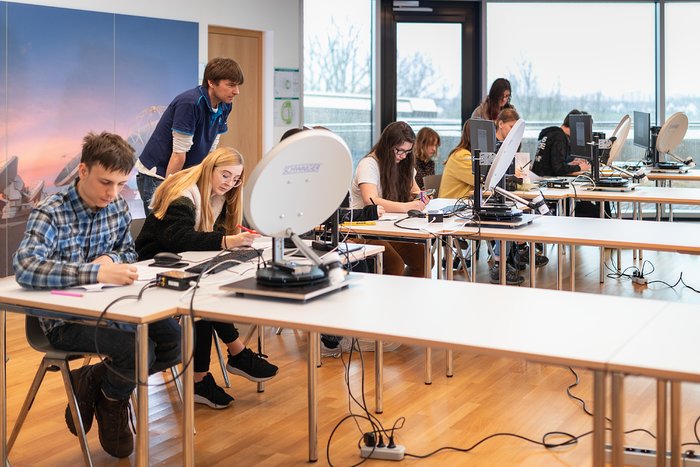 ESO Supernova Education Coordinator Wolfgang Vieser and students