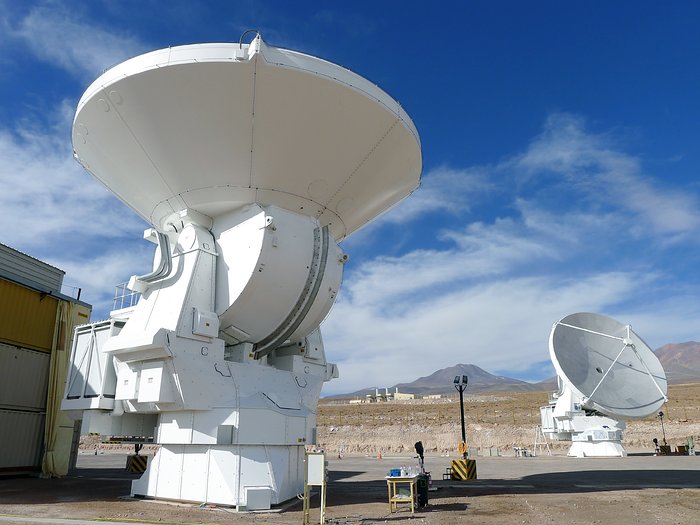 Alma antenna looks upwards