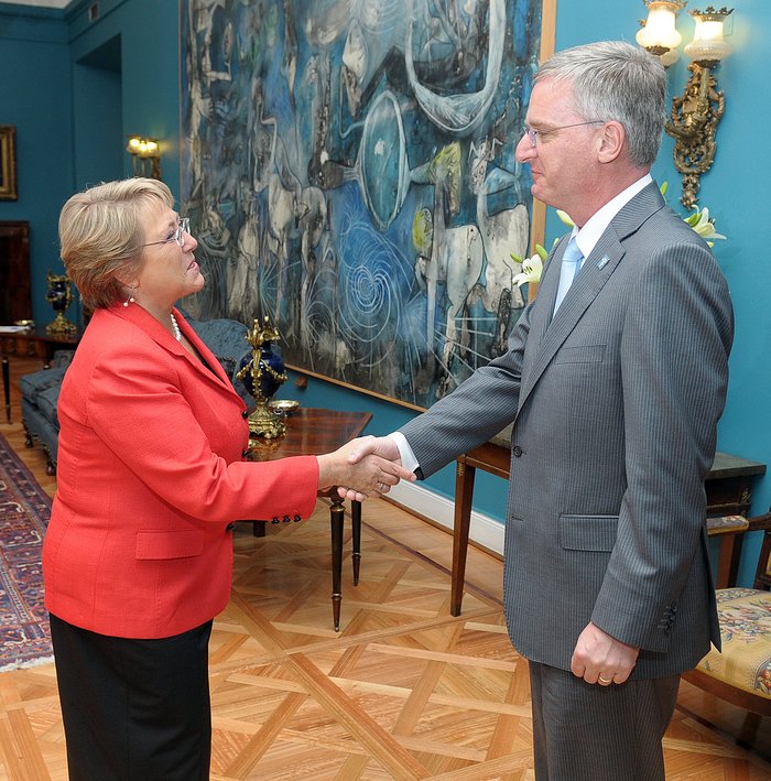 El Director General de ESO se reúne con la Presidenta Bachelet