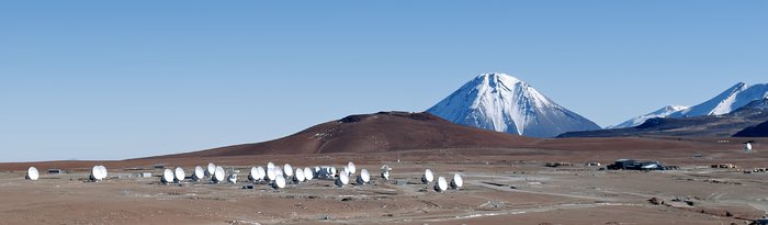 A mitad de camino: 33 antenas de ALMA en Chajnantor