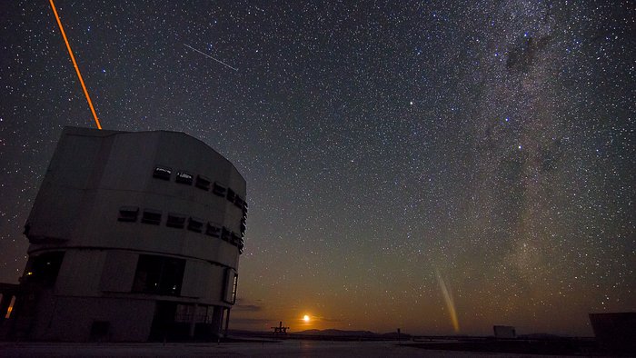 O Observatório do Paranal do ESO à noite