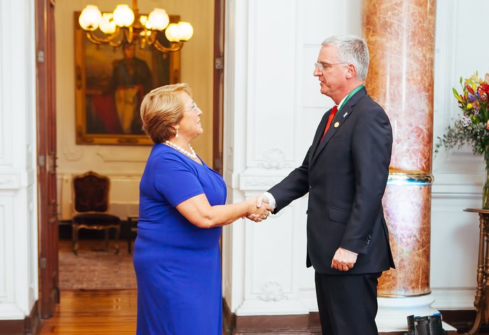 Michelle Bachelet, a nova presidente do Chile, encontra-se com altos representantes do ESO