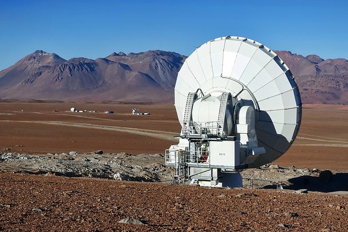 Uma antena ALMA distante