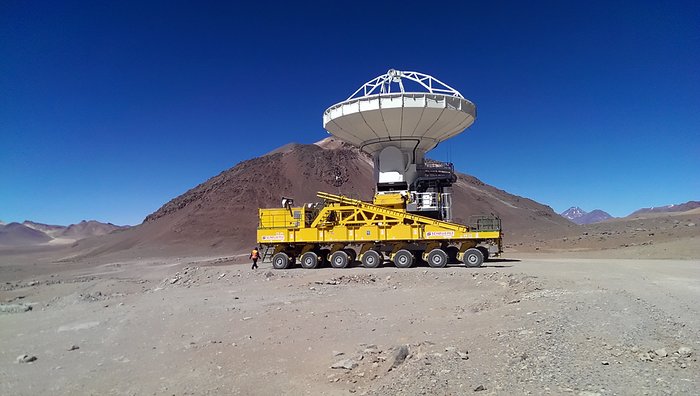 ALMA-Transporter bei der Umsiedlung einer ALMA-Antenne