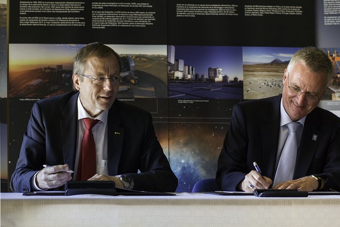 ESO and ESA Directors General sign cooperation agreement