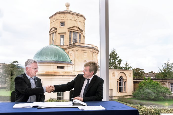 Agreement signed to build HARMONI spectrograph for the E-ELT