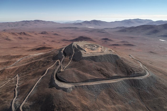 Fundament voor ELT wordt gelegd op Cerro ArmazonesOp Cerro Armazones – op een hoogte van meer dan 3000 meter in de Atacama-woestijn in Chili – is een begin gemaakt met het graven van de funderingen vo