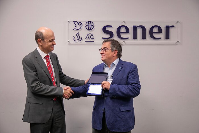 ESO staff visits Sener