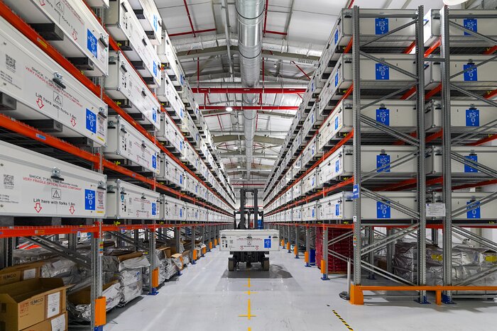 ELT Technical Facility at Paranal with the latest batch of M1 segments