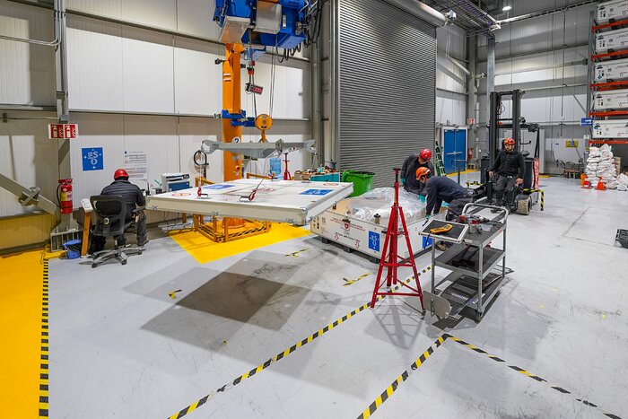 ESO staff inspect segment of the main mirror of ESO's Extremely Large Telescope