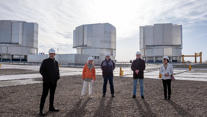 Group of EU ambassadors visits Paranal