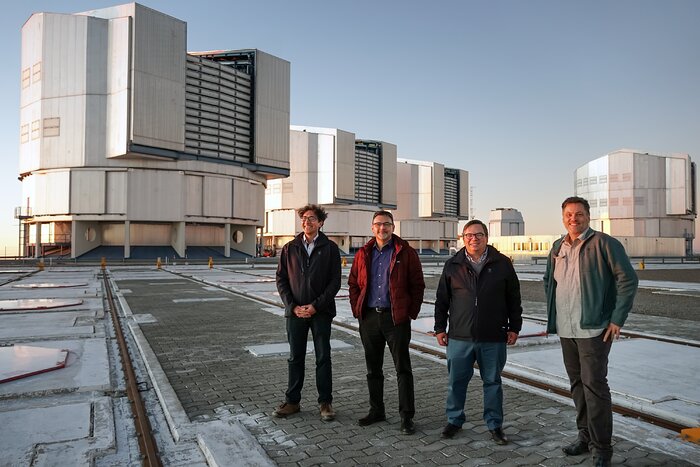 Ministro de Ciencia de Chile visita el Observatorio Paranal de ESO