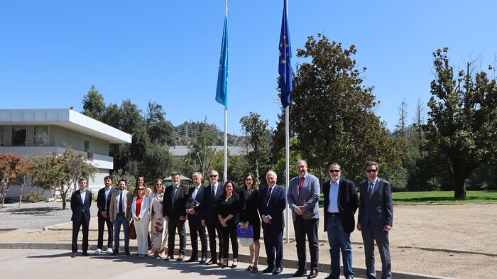 Miembros del Parlamento Europeo visitan oficinas de ESO en Santiago