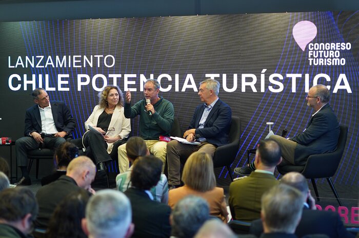 Panel de discusión en el evento Chile Potencia Turística.