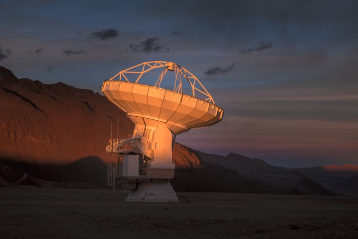 Spotlight on ALMA antenna