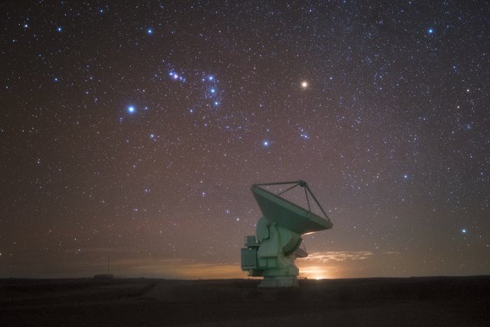 Antenna and stars just before sunrise