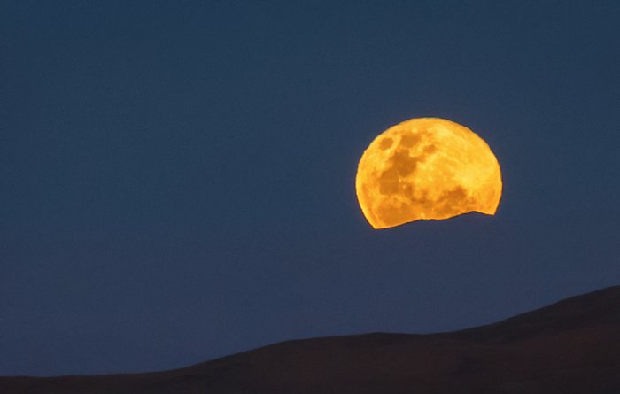 Moonrise at Paranal