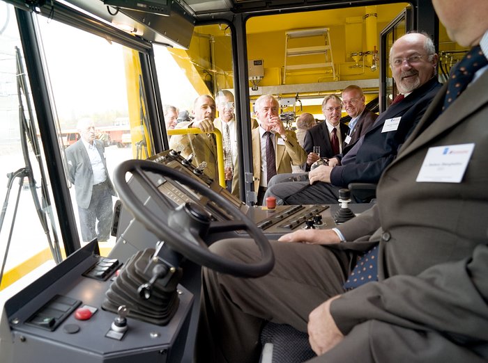 Press demonstration of the first ALMA transporter