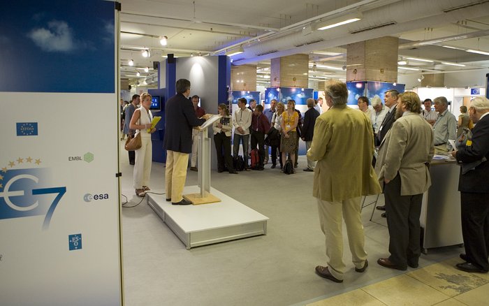 Press event at EIROforum information stand